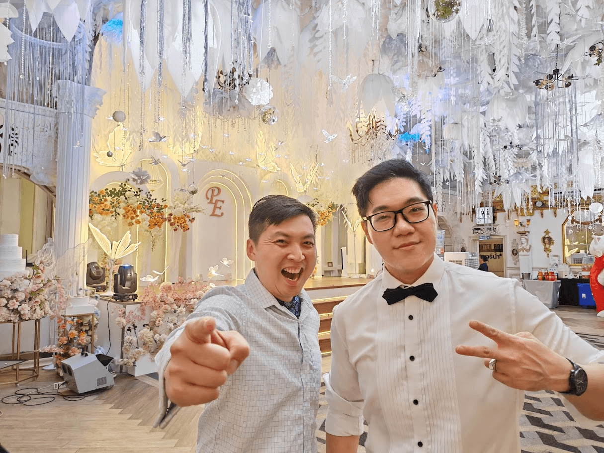 Mark Koh selfie with EarthDeFIRE the groom at the venue