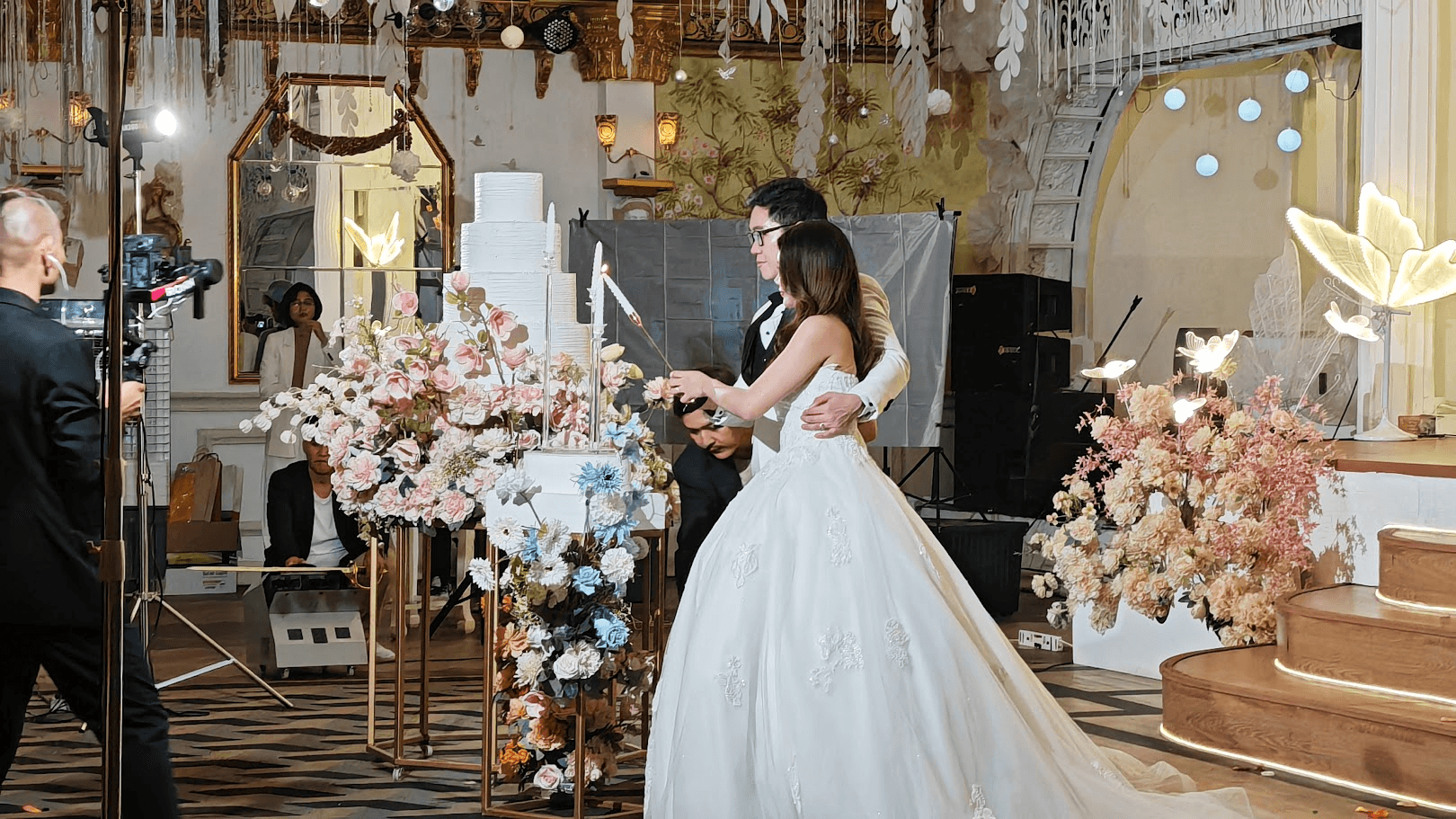 EarthDeFIRE and Prai cutting the cake at the altar